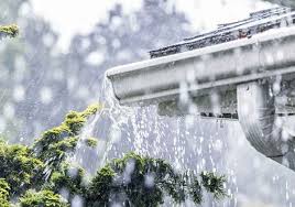 gouttière aluminium sous la pluie
